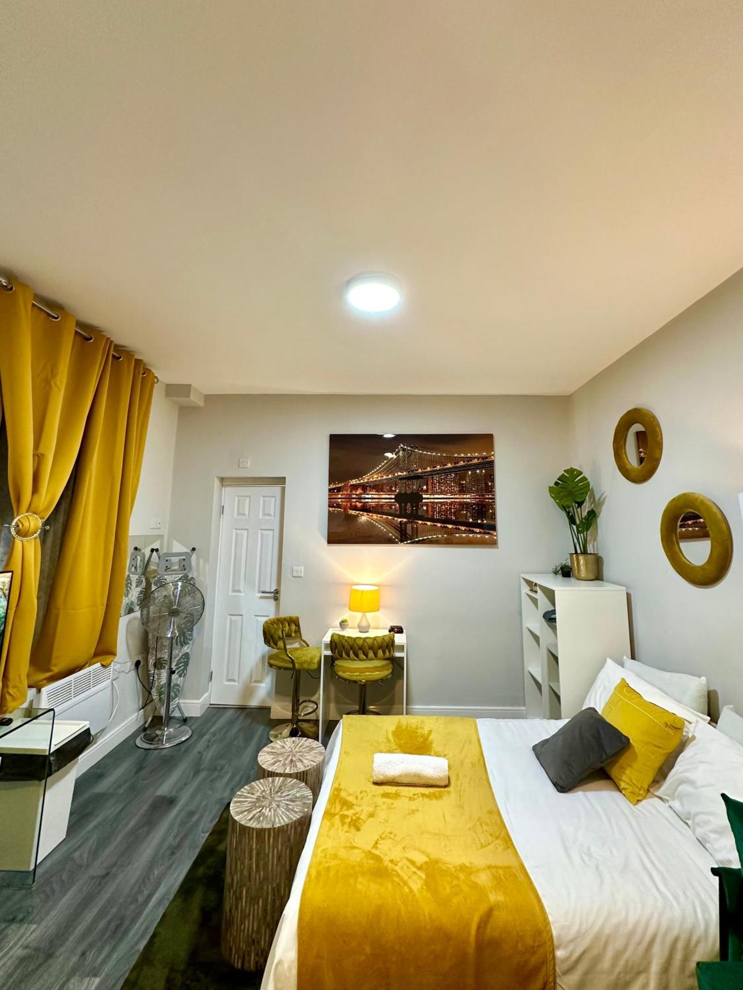 Private Luxurious City Studio-Daily,Weekly,Monthly Бірмінгем Екстер'єр фото